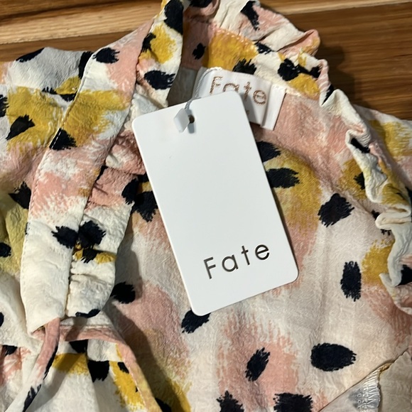 M- NWT Blouse - Picture 2 of 2